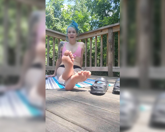 MythicMaggie aka mythicmaggie OnlyFans - Sunbather Gives Oily JOI to Stranger! Oiled soles, Jerk Off Instructions, Public POV Roleplay Scenario POV Youre