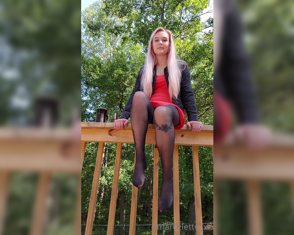 MythicMaggie aka mythicmaggie OnlyFans - Just outside enjoying a coffee, my vape, and the fact that I have a deck