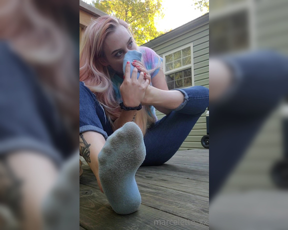 MythicMaggie aka mythicmaggie OnlyFans - Dirtysweaty sock removal! Wanna sniff