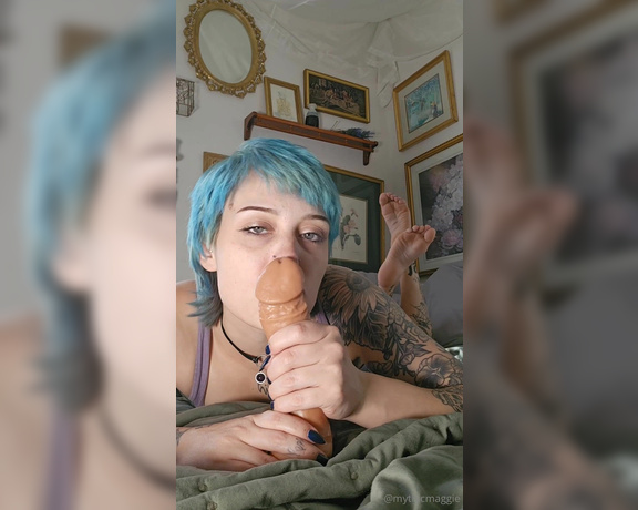 MythicMaggie aka mythicmaggie OnlyFans - Dont you just love a super sloppy blowjob I had no one to give one