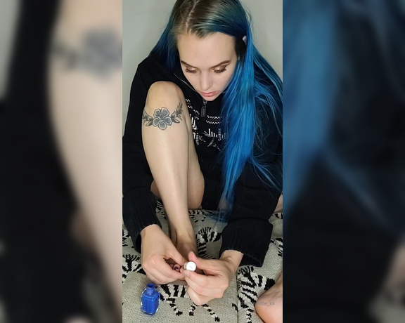 MythicMaggie aka mythicmaggie OnlyFans - Watch me paint my toes and chat a little! This was an Instagram Live that