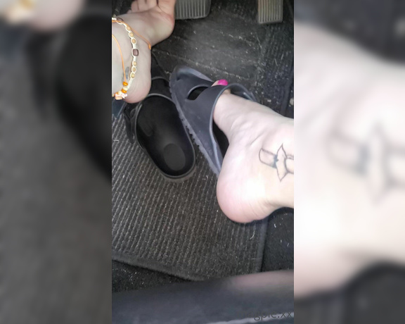 MythicMaggie aka mythicmaggie OnlyFans - Driving Clip I love kicking off my shoes to drive barefoot as Im sure you