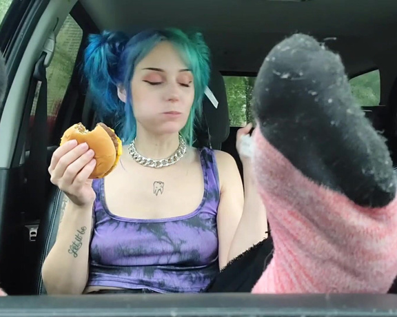 MythicMaggie aka mythicmaggie OnlyFans - Eating in My Car with My Feet on the Dash Or Real Life GFE because well,