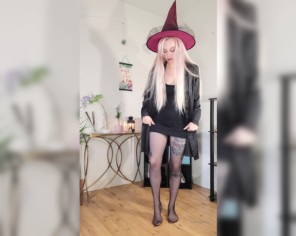 MythicMaggie aka mythicmaggie OnlyFans - Witchy Giantess tortures and teases tiny bug sized men! Multiple POV crushes in sheer nylons )