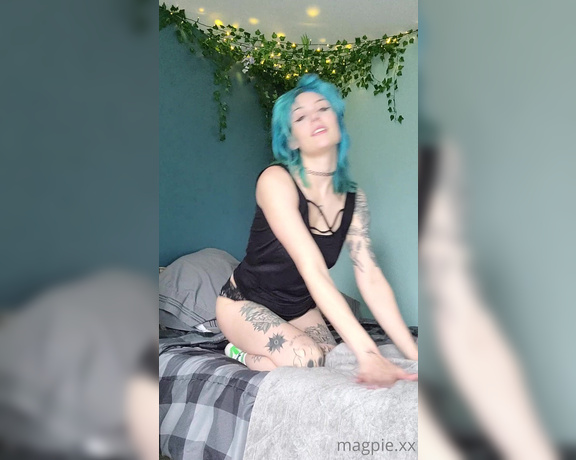 MythicMaggie aka mythicmaggie OnlyFans - Shes little but she wiggles Keep watching if you wanna see me do a sock