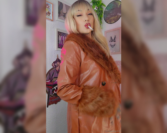 Queen Kinkerbell aka kinkerbell23 OnlyFans - Oh how I love to tease you all, revealing my soft breasts under my furLeather jacket