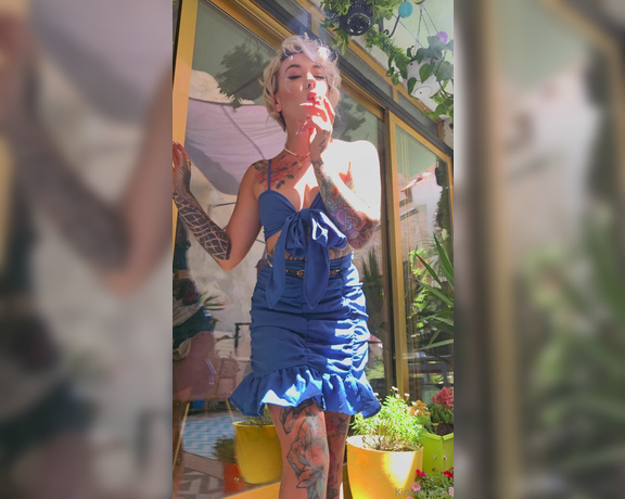 Queen Kinkerbell aka kinkerbell23 OnlyFans - TWO videos in one! Ive spent alot of time outside recently organising plants and painting, creating