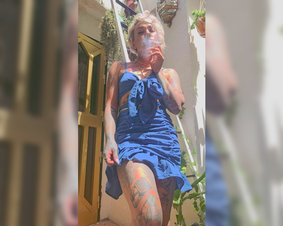 Queen Kinkerbell aka kinkerbell23 OnlyFans - TWO videos in one! Ive spent alot of time outside recently organising plants and painting, creating