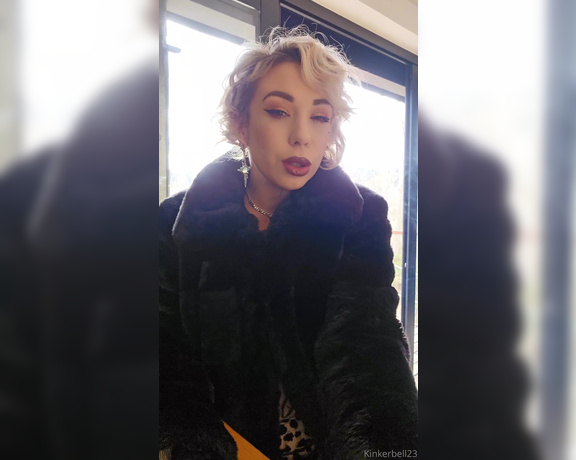 Queen Kinkerbell aka kinkerbell23 OnlyFans - Power smoking before I head out for the day, this short clip was from a recent