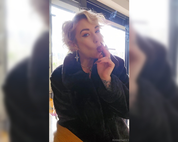 Queen Kinkerbell aka kinkerbell23 OnlyFans - Power smoking before I head out for the day, this short clip was from a recent