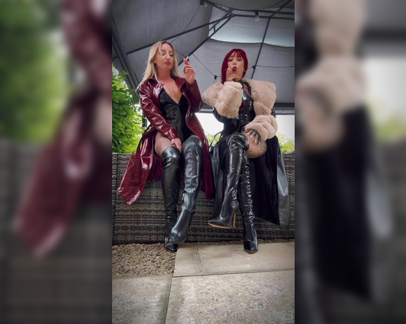 Queen Kinkerbell aka kinkerbell23 OnlyFans - Your two favourite Goddesss dressed in everything tight and shiny head to toe Enjoying our Malboro