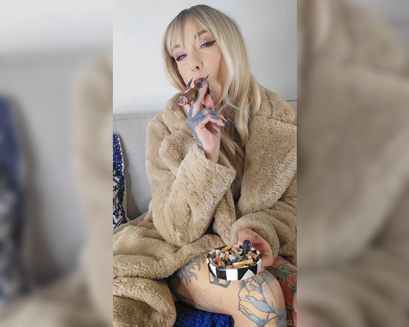 Queen Kinkerbell aka kinkerbell23 OnlyFans - Lets start the weekend right Cigar lovers I sure hope you enjoy this as much