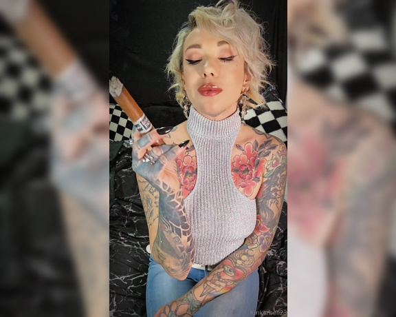 Queen Kinkerbell aka kinkerbell23 OnlyFans - Its been ridiculously long since my last cigar clip, so here we are! Making the most