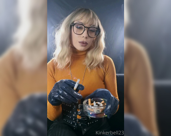 Queen Kinkerbell aka kinkerbell23 OnlyFans - New gloves Brand new video How fucking gorgeous are these soft velvet, snakeskin gloves