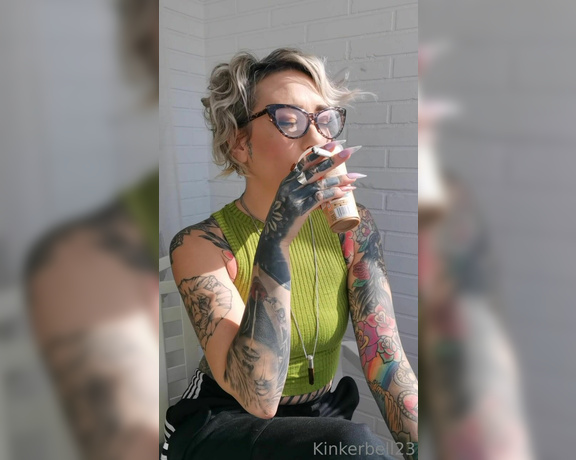 Queen Kinkerbell aka kinkerbell23 OnlyFans - Light one up, kick back and fill those lungs with me today