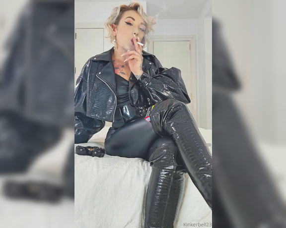 Queen Kinkerbell aka kinkerbell23 OnlyFans - Goodnight from a very shiny, sassy Kinks Head to toe in all PVC and Leather,