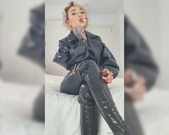 Queen Kinkerbell aka kinkerbell23 OnlyFans - Goodnight from a very shiny, sassy Kinks Head to toe in all PVC and Leather,