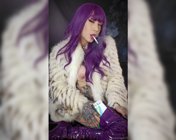 Queen Kinkerbell aka kinkerbell23 OnlyFans - Wrapped in my new fur, enjoying a Misty 120 A sexy, seductive Sunday Who enjoyed