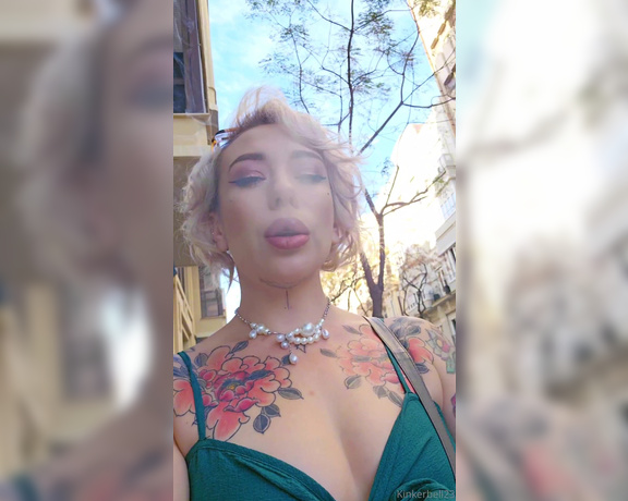 Queen Kinkerbell aka kinkerbell23 OnlyFans - Take a walk with me Something a little different, with a classic crush at the end