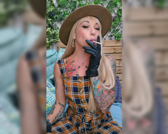 Queen Kinkerbell aka kinkerbell23 OnlyFans - Chain smoking two because they taste so dam good!