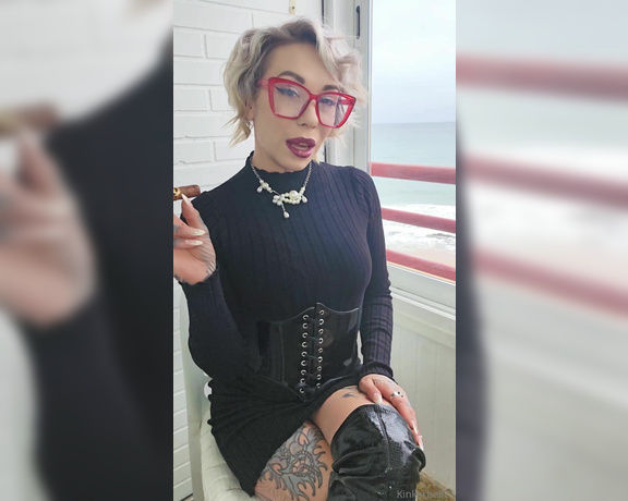 Queen Kinkerbell aka kinkerbell23 OnlyFans - As promised, heres my recent cigar clip! Taking in this delicious cigar, decorated with my favourite