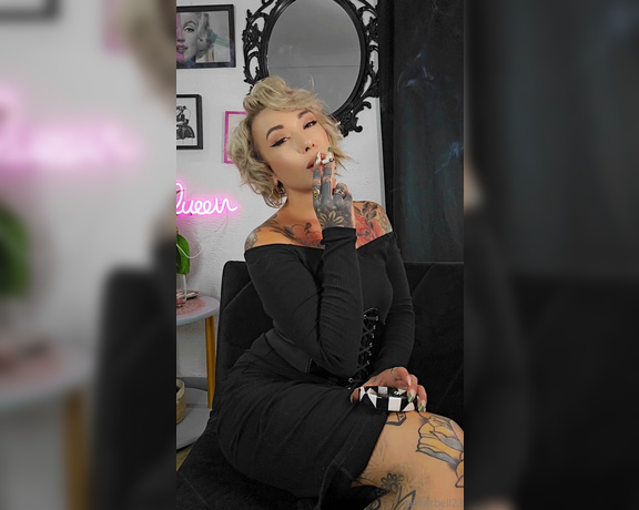 Queen Kinkerbell aka kinkerbell23 OnlyFans - Today we have two videos! One outfit, two different settings This first clip was quite rushed