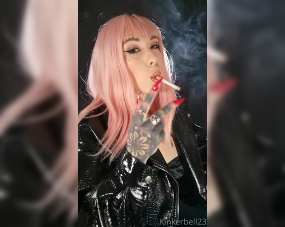 Queen Kinkerbell aka kinkerbell23 OnlyFans - Gooood morning!! Hows your day so far Starting the day of with a new smoking clip