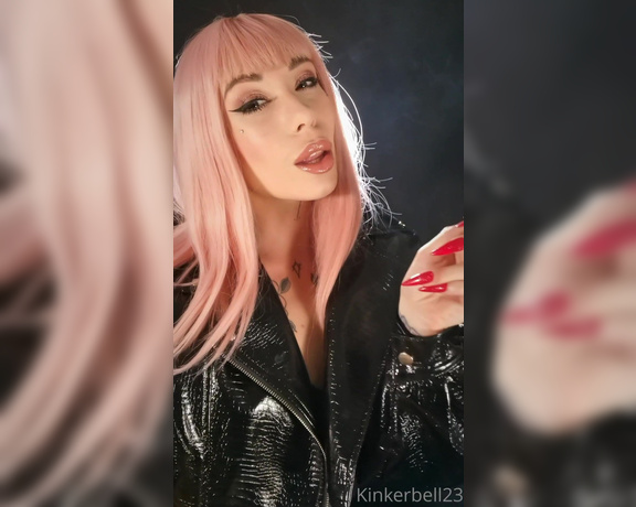 Queen Kinkerbell aka kinkerbell23 OnlyFans - Gooood morning!! Hows your day so far Starting the day of with a new smoking clip