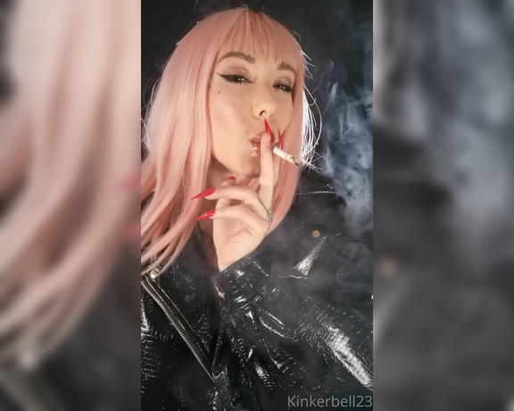 Queen Kinkerbell aka kinkerbell23 OnlyFans - Gooood morning!! Hows your day so far Starting the day of with a new smoking clip