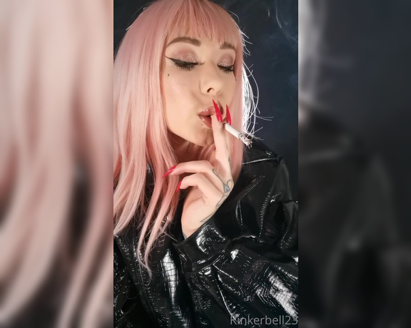 Queen Kinkerbell aka kinkerbell23 OnlyFans - Gooood morning!! Hows your day so far Starting the day of with a new smoking clip