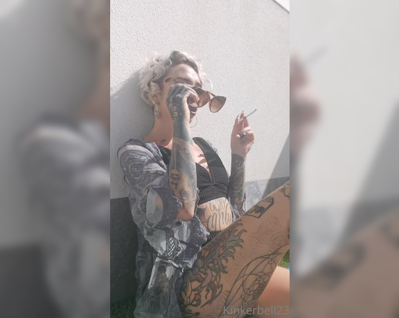 Queen Kinkerbell aka kinkerbell23 OnlyFans - Sharing my morning cigarette