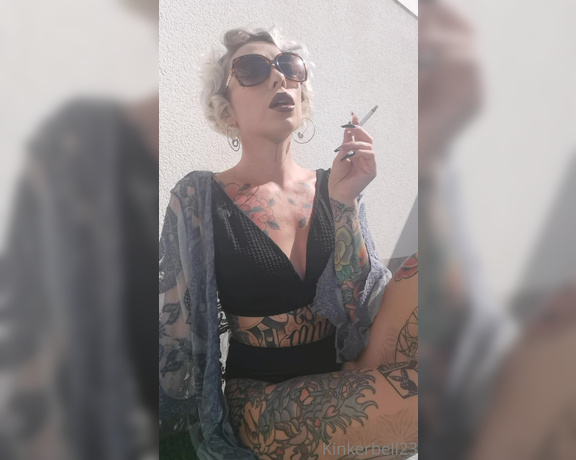 Queen Kinkerbell aka kinkerbell23 OnlyFans - Sharing my morning cigarette