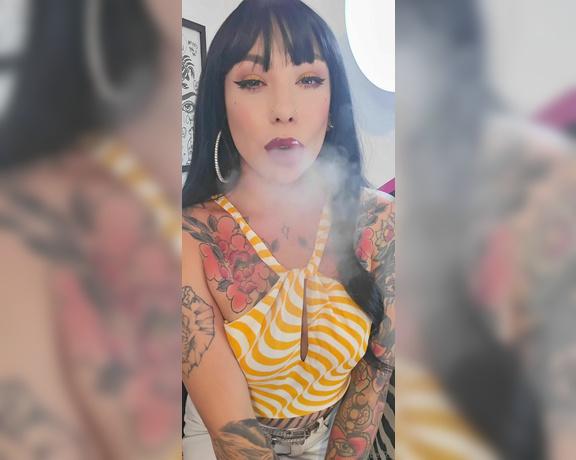 Queen Kinkerbell aka kinkerbell23 OnlyFans - Almost close enough to taste If only! I wish I could share my cigarette with