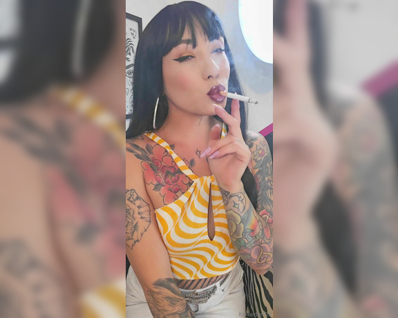 Queen Kinkerbell aka kinkerbell23 OnlyFans - Almost close enough to taste If only! I wish I could share my cigarette with