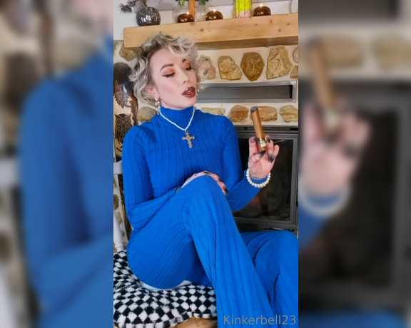 Queen Kinkerbell aka kinkerbell23 OnlyFans - Spending my Saturday smoking a big fat cigar infront of the chimney I cut