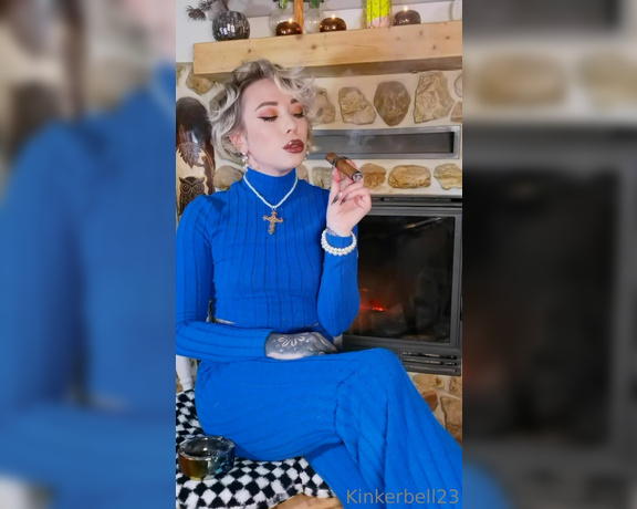 Queen Kinkerbell aka kinkerbell23 OnlyFans - Spending my Saturday smoking a big fat cigar infront of the chimney I cut