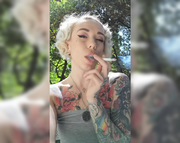 Queen Kinkerbell aka kinkerbell23 OnlyFans - Morning coffee and smoke