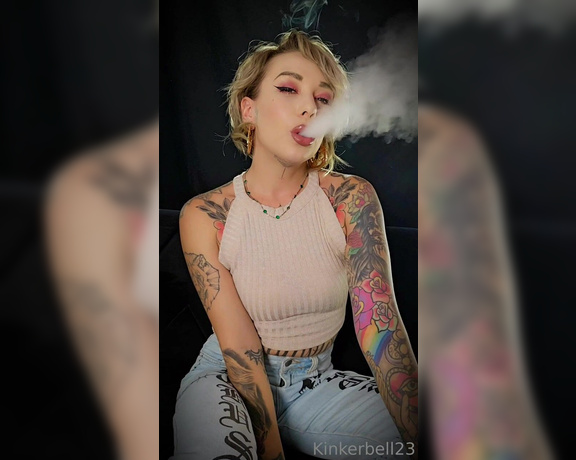 Queen Kinkerbell aka kinkerbell23 OnlyFans - Casual but still capturing your heart Sit back, relax and watch me enjoy my smoke