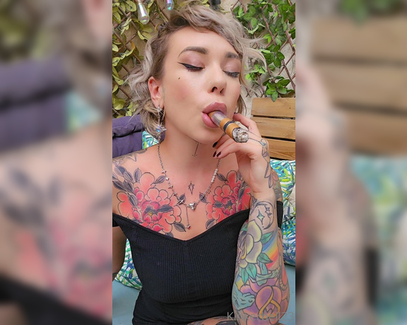 Queen Kinkerbell aka kinkerbell23 OnlyFans - Lets focus on the days when I was able to smoke, this cigar was part