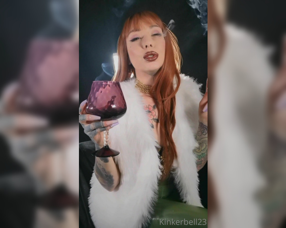 Queen Kinkerbell aka kinkerbell23 OnlyFans - Lets celebrate, and of course smoke together Just want to say thankyou to everyone whos