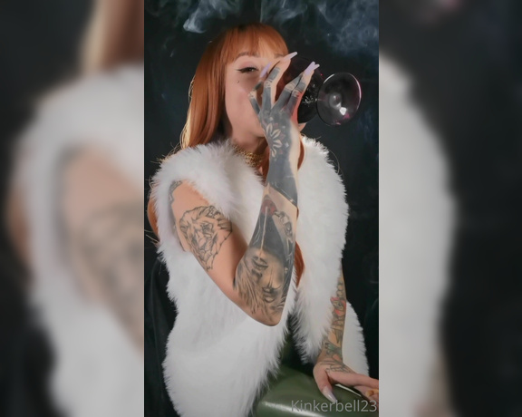 Queen Kinkerbell aka kinkerbell23 OnlyFans - Lets celebrate, and of course smoke together Just want to say thankyou to everyone whos