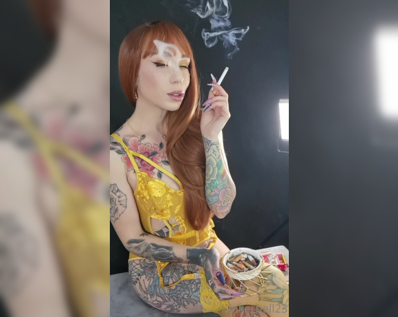 Queen Kinkerbell aka kinkerbell23 OnlyFans - POWER SMOKING Chain smoking Kinkerbell, what do you all think