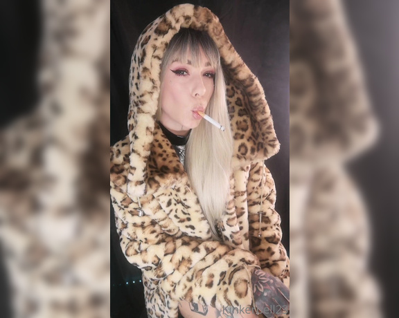 Queen Kinkerbell aka kinkerbell23 OnlyFans - Its fur jacket season and Im 100% here for