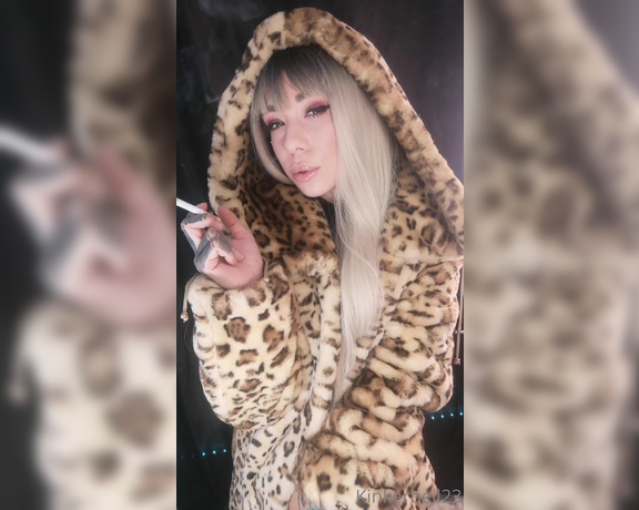 Queen Kinkerbell aka kinkerbell23 OnlyFans - Its fur jacket season and Im 100% here for