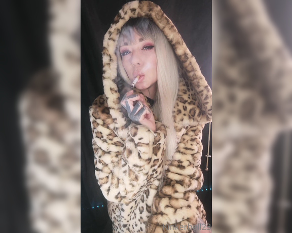 Queen Kinkerbell aka kinkerbell23 OnlyFans - Its fur jacket season and Im 100% here for