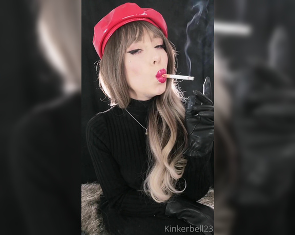 Queen Kinkerbell aka kinkerbell23 OnlyFans - Mmmm I really love staining the cork with my juicy, bright Red lipstick Arent you wishing