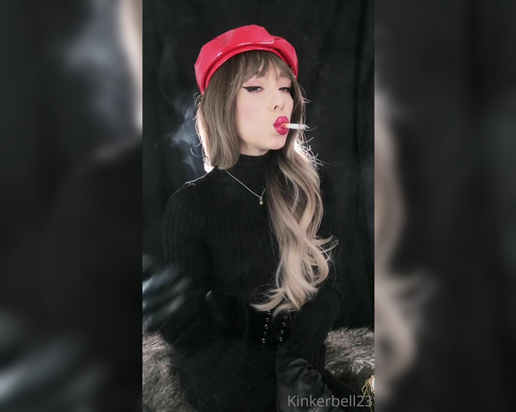 Queen Kinkerbell aka kinkerbell23 OnlyFans - Mmmm I really love staining the cork with my juicy, bright Red lipstick Arent you wishing