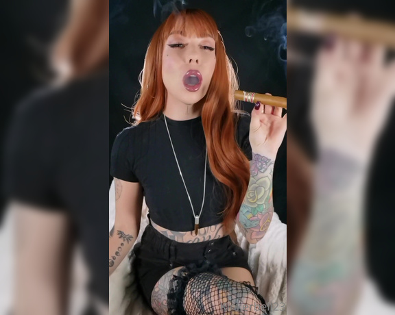 Queen Kinkerbell aka kinkerbell23 OnlyFans - The cigar journey continues!! Sizing up to this beast was definitely a jump, I absolutely loved