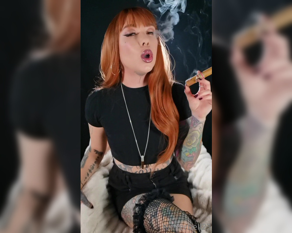 Queen Kinkerbell aka kinkerbell23 OnlyFans - The cigar journey continues!! Sizing up to this beast was definitely a jump, I absolutely loved