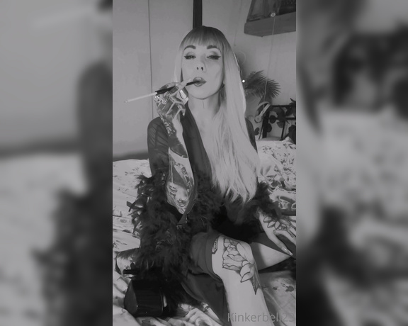 Queen Kinkerbell aka kinkerbell23 OnlyFans - This smoke had me feeling like i was on cloud 9, taking you all on